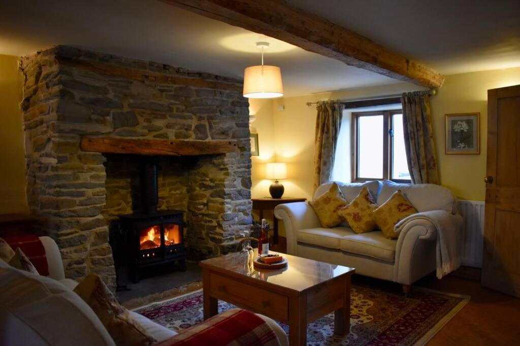 Cross Keys Cottage Holiday Let Бишопс-Касл Экстерьер фото